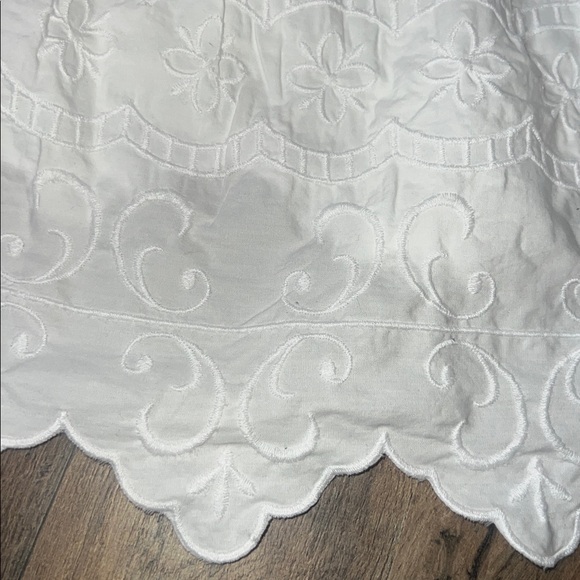 HP 🎉NWT Free Assembly white button back, embroidered, scalloped tank top sz L - Picture 5 of 5